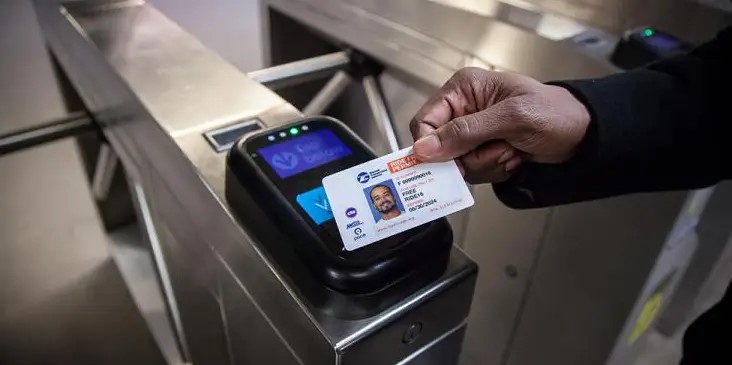 RTA card being scanned to ride the metra
